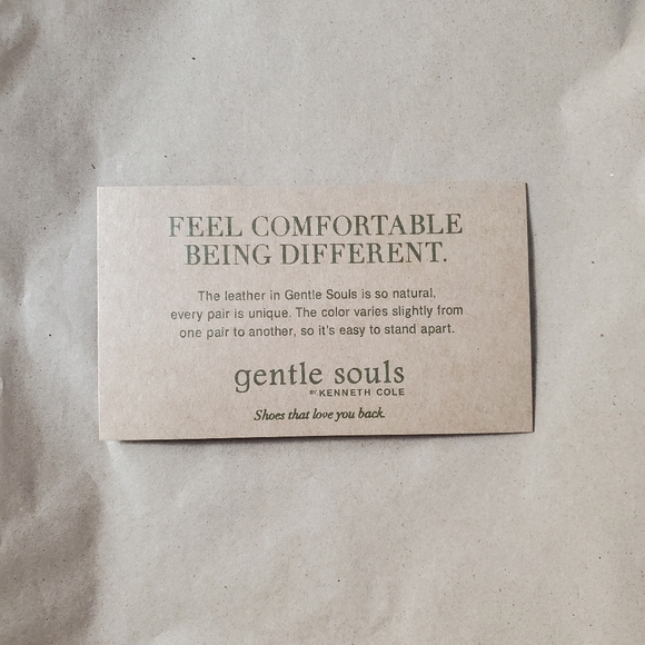 Kenneth Cole Women's Best Chelsea Bootie - Picture 9 of 9